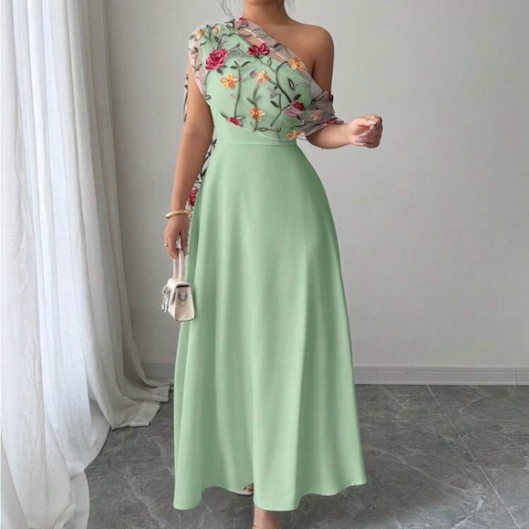 Luxe Floral Embroidered one shoulder satin dress - www.ice4pros.com.br Luxe Floral Embroidered one shoulder satin dress - www.ice4pros.com.br